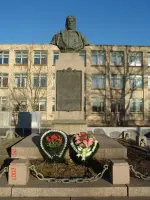 Мемориальный комплекс: Братская могила №2 и бюст первому дважды Герою Советского Союза лётчику-истребителю Б.Ф. Сафонову, Россия, Е-105