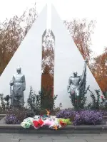 Памятник - Мемориал защитникам Отечества, Россия, Ростовская область, Пролетарск, улица Ленина
