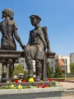 Памятник "Несовершеннолетним труженикам тыла 1941-1945 годов. Благодарная Самара", улица Осипенко