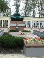 Мемориальный комплекс на братской могиле советских воинов, Театральная улица