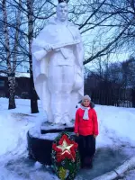 Аллея боевой славы и Стела в честь воинов-вязниковцев, погибших в 1941-1945 гг. Две плиты с фамилиями Героев Советского Союза расположены рядом , Россия, Владимирская область, Вязники