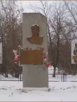 Памятник Герою Советского Союза Илье Васильевичу Абрамову, Россия, Свердловская область, Каменск-Уральский, микрорайон Ленинский, улица Абрамова