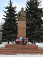 Памятник Н.И.Кузнецову, Герою Советского Союза в городе Талица Свердловской области, улица Кузнецова