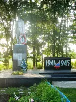 Братская могила 56 советских воинов, Набережная улица