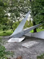 Памятник лётчикам в Парке Гуда и Ута, Абхазия, Гудаутский район, Гудаута