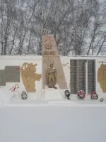 Памятник погибшим Верх-Обчанам в годы ВОВ, Центральная улица