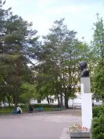 Бронзовый бюст дважды Героя Социалистического Труда Александра Александровича Морозова, Россия, Брянск, Бежицкий район, улица Майской Стачки