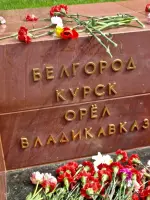 Стела в честь городов воинской славы, Манежная улица