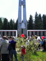 Стела "Погибшим землякам", Школьная улица