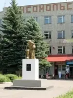 Памятник в селе Подлесное Марксовского района, Школьная улица