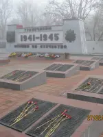 Памятник Неизвестному солдату и Братская могила воинов Красной Армии, погибших на территории города Гуково Ростовской области, Россия, Ростовская область, Гуково, посёлок шахты «Антрацит»