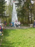 Обелиск, посвящённый памяти преподавателей и студентов Высоковского сельскохозяйственного техникума павших на фронтах ВОВ, Россия, Смоленская область, Новодугинский район