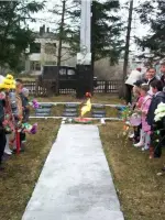Памятник «Воинам-землякам, погибшим на полях Великой Отечественной войны 1941−1945 гг», с. Родиновка Бурейского района Амурской области, Россия, Амурская область, Бурейский район, село Родионовка, Советская улица