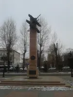 Памятник "Журавли", Свободный проспект