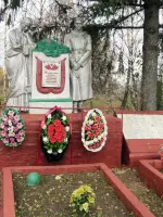 Братская могила в д. Ровно, Дорожная улица