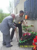 Памятник Василисе Асташовой в селе Никольское-на-Еманче Хохольского района Воронежской области, Россия, Воронежская область, Хохольский район, село Никольское-на-Еманче, 20Н-24-31