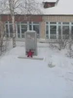 Обелиск участникам ВОВ школы №1 г. Красноуфимска, Россия, Р-350