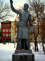 Памятник Марине Расковой (г.Энгельс, Лётный городок), улица Марины Расковой