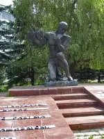 Памятник учителям, погибшим в годы Великой Отечественной войны, Россия, Брянск, поселок Городище, Бежицкая улица