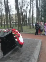 Монумент "Скорбящая" (братская могила), Детскосельская улица