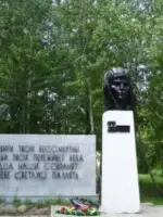Памятник дважды Герою Советского Союза С.В. Хохрякову, улица Борьбы