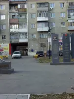 Мемориальный комплекс Саратовского авиационного завода в сквере Авиастроителей в Заводском районе города Саратов, проспект Энтузиастов