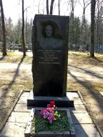 Памятник Герою Советского Союза генерал-майору М.П.Петрову, улица Василева