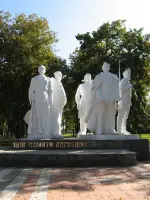 Мемориал в честь односельчан, погибших в годы гражданской и великой Отечественной войн, (1985) ст. Дмитриевская, сквер возле здания ДК, Россия, Краснодарский край, Кавказский район, станица Дмитриевская