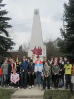 Памятник и братская могила десантникам 5-го корпуса в Папино, Россия, Калужская область, Жуковский район, деревня Папино