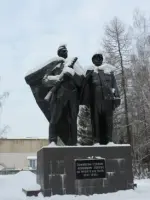 Памятник Солдату и Рабочему, улица Чайковского