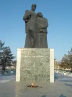 Памятник «Скорбящая мать», улица 70 лет Октября