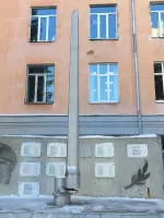Монумент «Зачетная книжка и штык», Первомайская улица