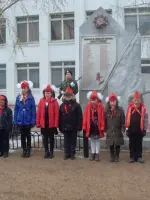 Памятник выпускникам и учителям, погибшим в годы Великой Отечественной войны, Россия, Республика Бурятия, Хоринский район, село Хоринск