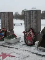 Воинское захоронение воинов РККА и моряков - десантников, проспект Ветеранов