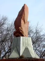 Обелиск павшим воинам в Великой Отечественной войне в посёлке Орловка, Россия, Республика Татарстан, Набережные Челны, поселок Орловка, Садовая улица
