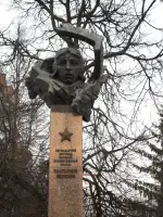 Памятник Е.И.Зеленко, улица Кати Зеленко