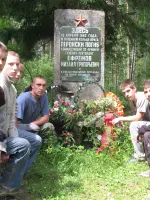 Мемориал и братская могила на месте гибели генерала Ефремова, Россия, Калужская область, Юхновский район