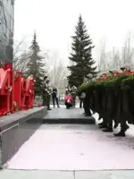 Памятник уралмашевцам, погибшим в годы Великой Отечественной войны, Россия, Свердловская область, Екатеринбург, микрорайон Уралмаш, улица Машиностроителей