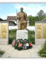 Памятник скорбящему солдату, улица Большевиков