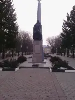 Братская могила советских воинов, улица Ленина