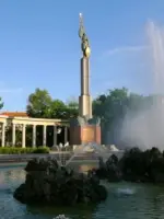 Памятник Советским Войнам, погибшим при освобождении Австрии от фашизма, Schwarzenbergplatz