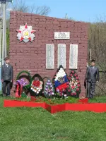 Памятник участникам войны 1941−1945 гг. «Слава героев бессмертна», Россия, Республика Татарстан, Алексеевский район, село Большие Полянки