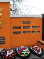 Памятник Героям Советского Союза в парке 30-летия Победы города Кропоткин, парк 30-летия Победы