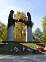 Памятник «Скорбящим Матерям», Россия, Челябинск, Советский район