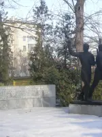 Памятник воинам-менделеевцам, Миусский переулок