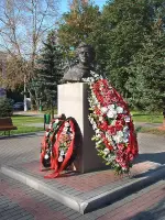 Памятник Жене Рудневой в г. Керчь, улица Фурманова
