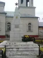 Братская могила воинов Советской армии и партизан, улица Ленина