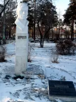 Памятник Герою Советского Союза Орешкову Сергею Николаевичу, улица Лимонова