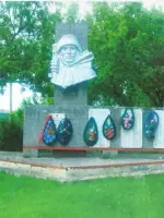 Памятник воинам односельчанам павшим за Родину в 1941-1945 годах, Центральная улица