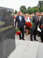 Памятник Герою Советского Союза Зое Космодемьянской - первой женщине, удостоенной этого почетного звания, Октябрьская улица